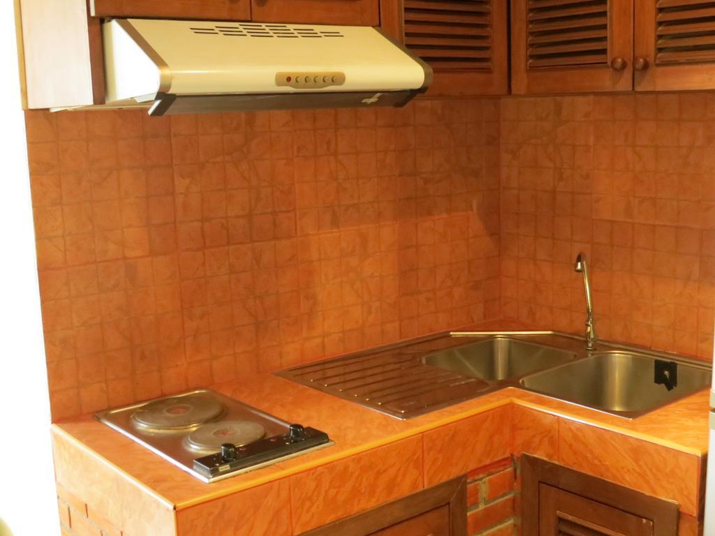 Jomtien Plaza Suite Apartments Praia de Jomtien Quarto foto